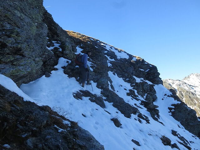 Querung eines Steilabsatzes ca. 150m unterhalb der Naviser Sonnenspitze